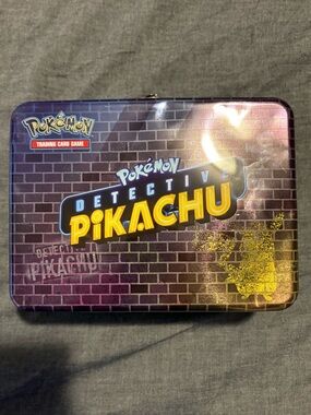 Detective Pikachu Tin Case Containing 500+ Pokemon Cards